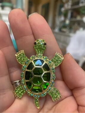 Sparkling Green Turtle Brooch Pin